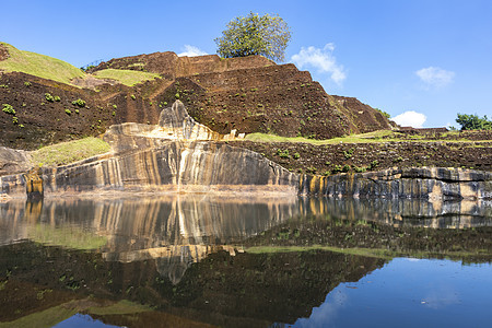 斯里兰卡最著名的景点 狮子石 金字塔形宫殿和山顶游泳池的景象堡垒文化假期城堡废墟建筑学考古学游客岩石历史性图片