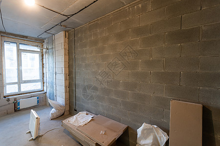 书墙安装石膏板金属框架  干墙  用于在公寓中制作石膏墙的工作过程正在建设 改建 翻新 扩建 修复和重建中梯子窗户改造滚筒翻拍重工工背景