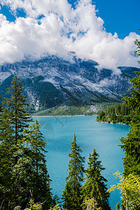 独特的湖上迷人的夏日早晨 瑞士阿尔卑斯山的美妙户外场景与山 Kandersteg 村位置 瑞士 欧洲风景首脑旅行天空国家假期高山图片