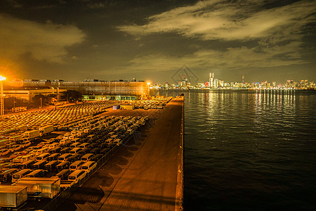 大黑头车组和横滨的夜景图片