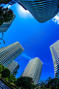 横滨摩天大楼和蓝色天空工作城市公寓商业房地产街景建筑住宅房子出租图片