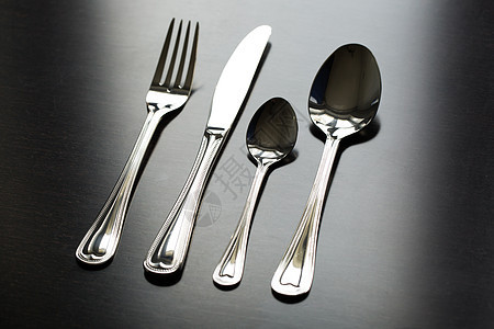 黑背景的餐具 叉子 勺子 刀子白色食物银器刀具金属午餐用餐环境餐厅桌子图片