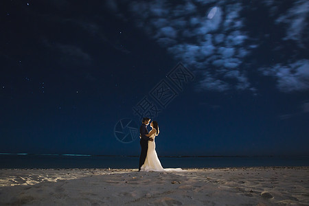 新新娘和新郎 星空 光彩照人背景图片