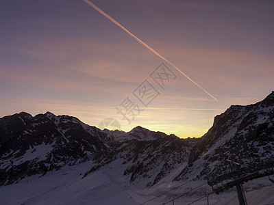日落时山和雪河谷的Val Senales全景作者天空天堂诗人滑雪板岩石山脉图书森林假期背景图片