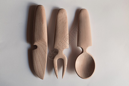 用于徒步和户外活动的手工木制勺子 手工艺和工匠概念食物礼物厨具平面产品木头材料桌子雕刻工艺图片