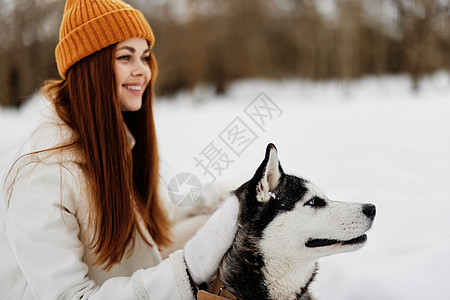 女子户外游玩雪乐游戏 旅行新鲜空气生日羊毛加热魔法女士魔术师绅士财产小狗毯子图片