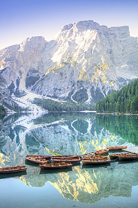 Braies湖Dolomites 意大利的布赖斯湖冲浪公园旅游旅行图片