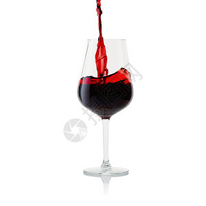 红酒 在白色背景上隔绝的玻璃杯中喷洒酒精庆典派对酒吧周年红色艺术酒杯纪念日液体图片