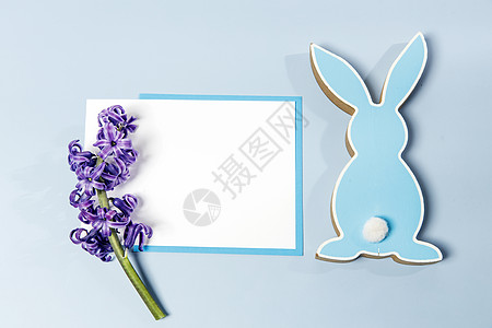 情人节或特别活动的贺卡 白和蓝纸在浅蓝色背景上的平整 复制空间 文本位置   info place植物蓝色花瓶白色房子木兔区系野图片