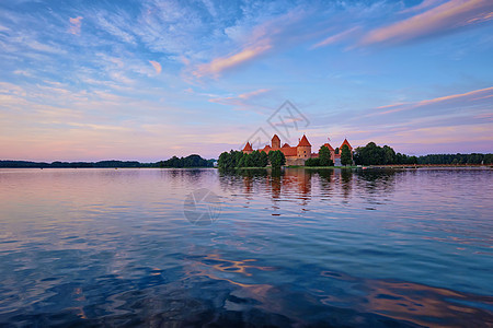 立陶宛加尔维湖特拉凯岛城堡戏剧性风景旅游天空景点日落游客反射胜地图片