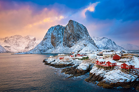 挪威洛福滕群岛Hamnoy渔村游客旅行风景峡湾观光土地胜地活动波浪太阳图片