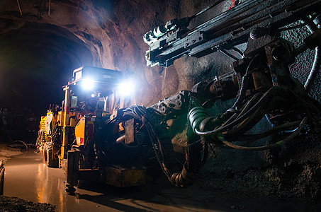 地下矿场的地面工作钻孔装备资源石头隧道钻头采矿机器图片
