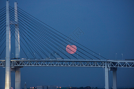 中秋美塔吉和横滨湾桥月光月夜海洋满月建筑月月天文学夜空夜景图片