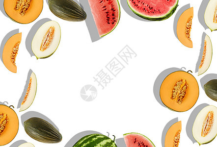 不同品种的甜瓜和西瓜 整个 一半和切片 在白色上隔离 带有文本 图像的复制空间 特写镜头 顶视图图片