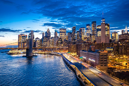 纽约市市中心市区和布鲁克林桥夜景的顶层天线史诗地标市中心旅行建筑帝国金融大街景观城市图片