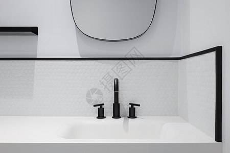白色蜂窝 有洗浴盆 镜子和黑水龙头的瓦瓷浴室图片