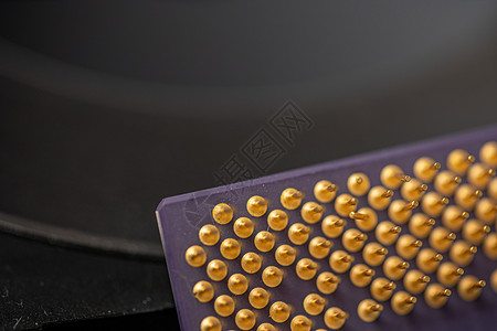 特写微处理器针 CPU 中央处理器或主处理器的黄金连接器图片