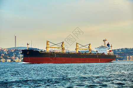 Bosphorus海峡散装货轮 土耳其伊斯坦布尔天际进口干货船蓝色火鸡航程投资基础设施大部分经济图片