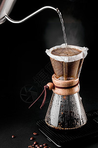 Chemex 咖啡机是一款手动倾倒式玻璃咖啡机 Chemex 是一种冲泡咖啡的设备 冲煮咖啡厨房航空餐厅咖啡师黑色杯子方法饮料酿图片