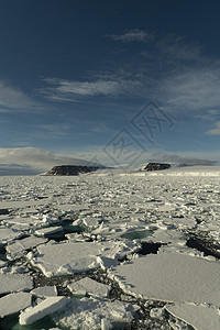 弗朗兹约瑟夫土地附近巴伦支海夏季的海冰环境冰山旅游海洋气候天空旅行气候变化生态全球图片