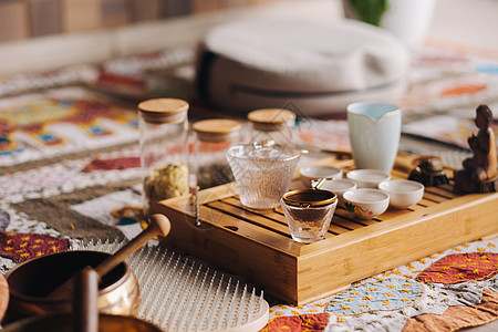 准备和一家大公司举行茶茶仪式植物杯子茶壶礼仪陶瓷文化餐具传统浓茶太阳神图片