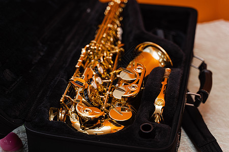 萨克斯乐器 可以用来演奏爵士乐的萨克斯乐器图片