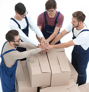 运送人员携带一堆箱子 孤立在白色上男性工人服务送货导游运输房子椅子微笑机构图片