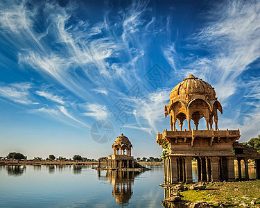 拉贾斯坦邦的印度地标Gadi Sagar水库风景天空日光亭子人工湖旅游旅行凉亭景点图片