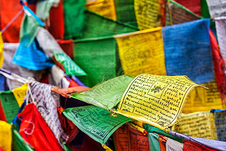 Ladakh 佛教祷告旗帜与祈祷图片