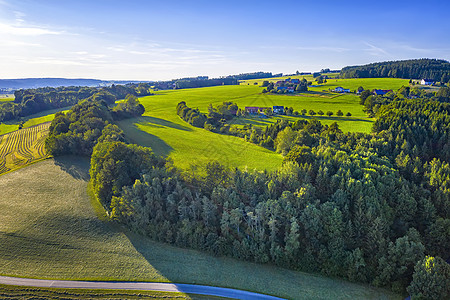 在德国巴登符腾堡的多彩景观中 有一张图像卡片爬坡农场国家环境牧场蓝色森林乡村土地图片