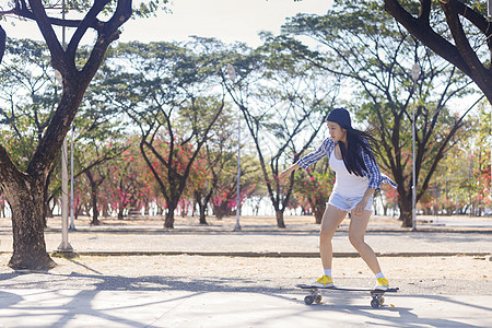 体图：于帕续约问题在于签字费分歧，拜仁具体询问格伊的情况