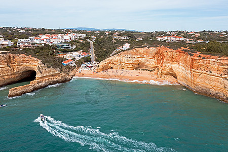 来自葡萄牙阿尔加维的贝纳吉尔 南海岸岩石地带的空中飞机自然蓝色天线旅游悬崖地区海景观光旅行石头图片