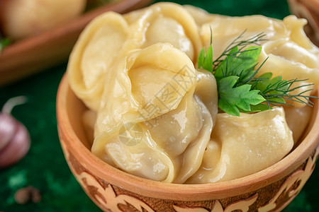 东方国家传统面子马尼特午餐烹饪绿色饺子蔬菜美食水饺香菜木头食物图片