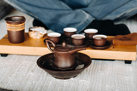 准备和一家大公司举行茶茶仪式浓茶餐具文化茶杯太阳神植物杯子开水礼仪传统图片