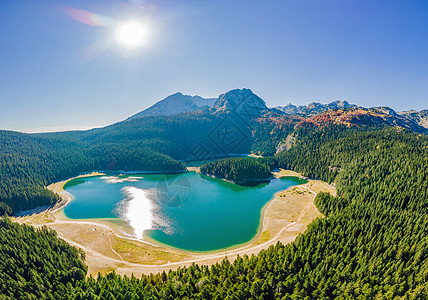 黑山杜米托尔国家公园的黑湖空中观察吸引力农村旅游秀场假期生态公园蓝色观光全景图片