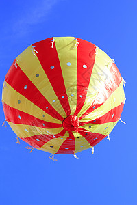 热空气气球乐趣自由空气黄色热气红色航班天空飞艇闲暇图片
