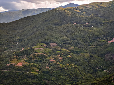 意大利 利古里亚地貌 山林和Vellego村村庄的Liguria风景以及旅行报告村庄农场农村丘陵树木天空全景山脉建筑爬坡图片