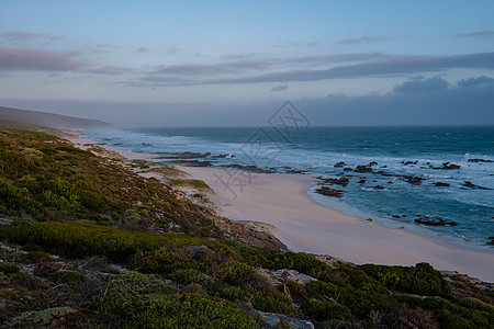 南非德霍普自然保护区的日落西开普省 南非最美丽的海滩 德霍普自然保护区的白色沙丘是花园路线的一部分荒野海浪地平线海洋海岸线阳光公图片