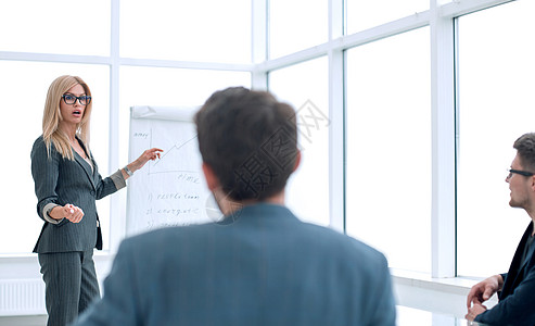 商务男人素材办公室业务介绍的背景图象ECN 4Sub 2200010训练合作扬声器同事经理女性会议室男人领导者房间背景