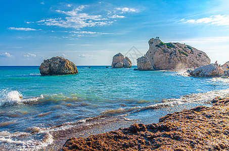 地中海海水中阿弗罗底海湾带有石岩的阿佛罗迪海滨出生地海景海滩地标旅行岩石海浪石头浴室假期图片