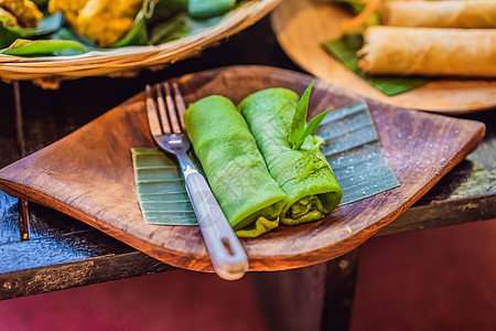 传统印度食谱食品(LIV) 含绿色 彩色的薄薄薄煎饼图片