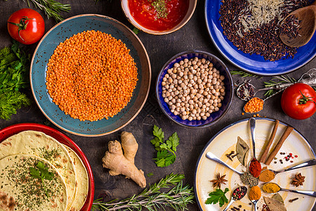 印度或东部烹饪的成分物美食盘子香气香菜蔬菜味道辣椒桌子胡椒香米图片