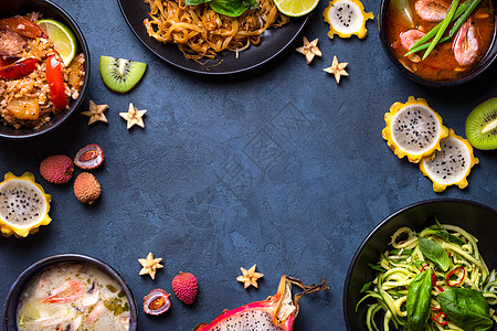 泰国食物背景油炸面条荔枝水果美食木瓜蔬菜沙拉蓝色异国图片