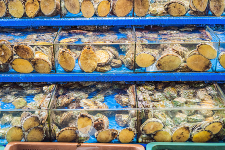 南韩首尔Noryangjin渔业批发市场生海鲜旅行小吃烹饪食物烧烤乌贼地标寿司摊位街道图片