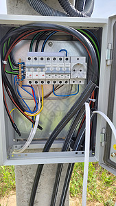 带电线和断路器的配电箱引信盒 有选择的重点力量电压工人住房工程师电气工具工程接线绘画图片