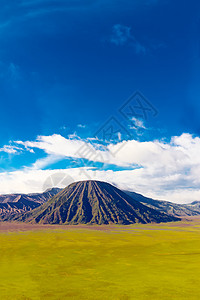 火山景观与云雾的蓝色天空对立裂缝风景场地环境陨石公园热带全景冒险国家图片