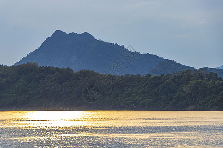 湄公河和地区风景全景的日落天空山脉热带文化城市旅游蓝色地方遗产场景图片