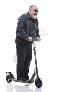 一个带电动摩托车的老人 男子图片