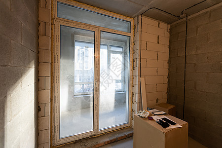 安装石膏板金属框架  干墙  用于在公寓中制作石膏墙的工作过程正在建设 改建 翻新 扩建 修复和重建中改造住宅建筑重工维修房间办图片