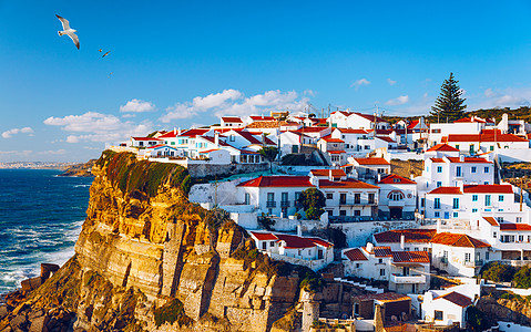 是葡萄牙辛特拉市的一个海滨小镇 靠近里斯本 白色村庄 悬崖和海洋 辛特拉 葡萄牙 辛特拉 葡萄牙海岸活动地标海滩日落旅行海岸线海图片